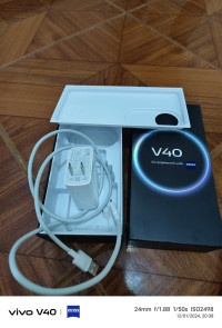 Vivo  V40