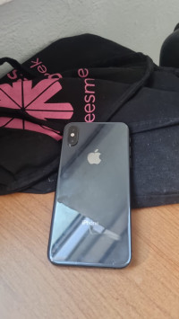 iphone xs 64gb 77% batery