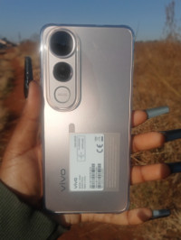 Vivo V50